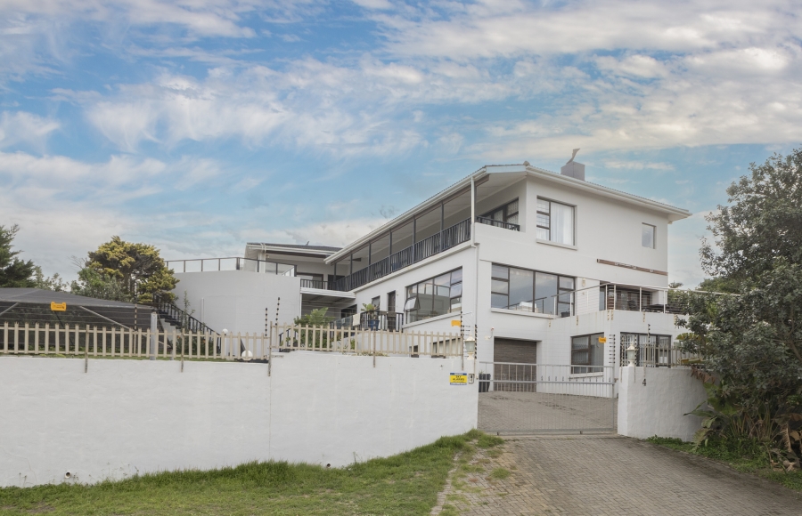8 Bedroom Property for Sale in West Beach Eastern Cape